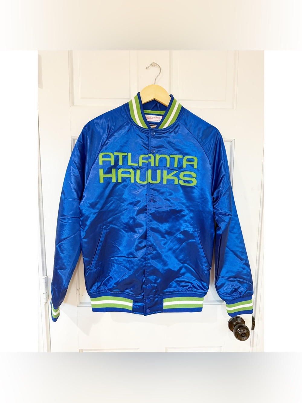 Mitchell & Ness Atlanta Hawks Hardwood Classics Satin Bomber Jacket small
